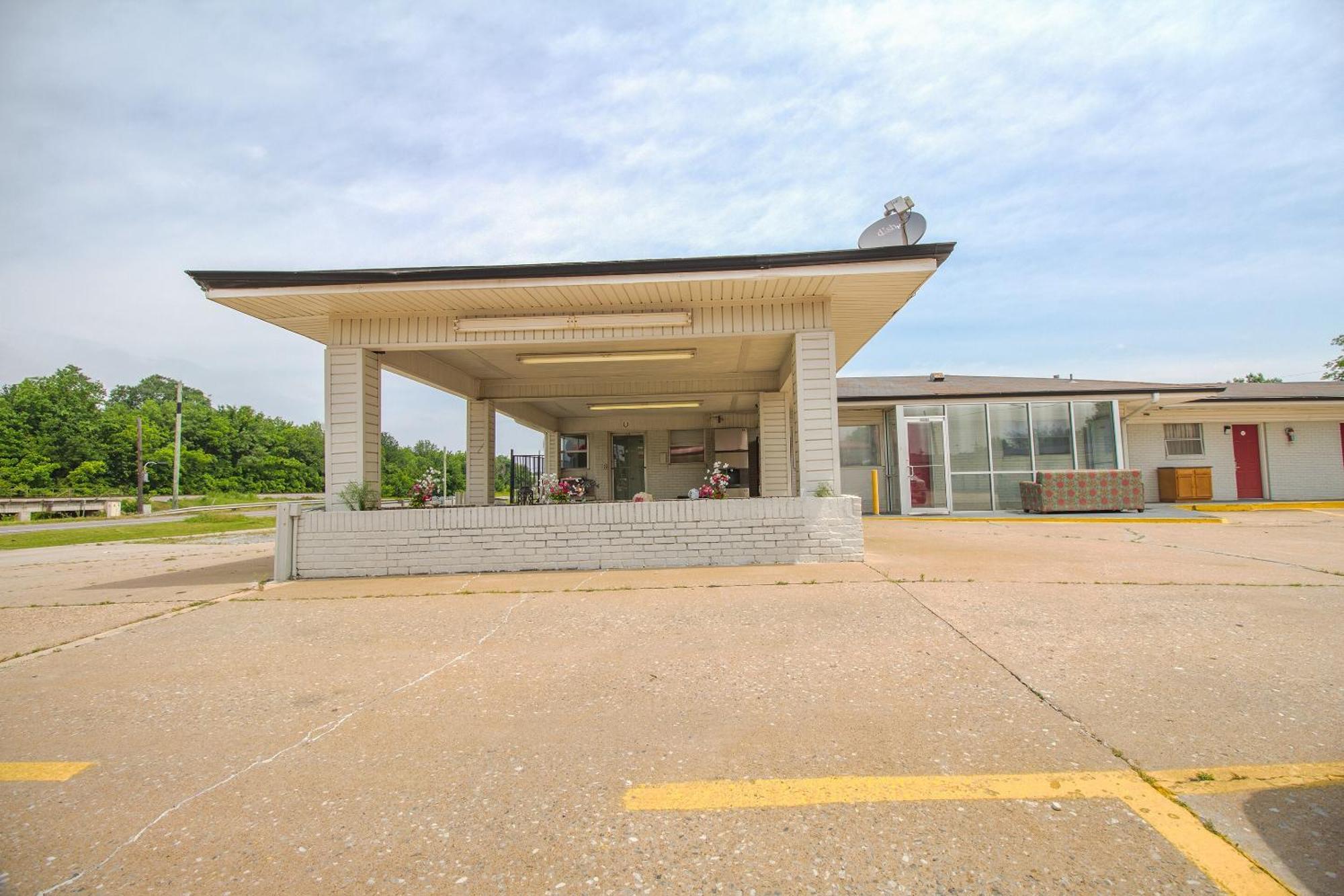 Oyo Hotel Mcalester Ok S Main St Bagian luar foto